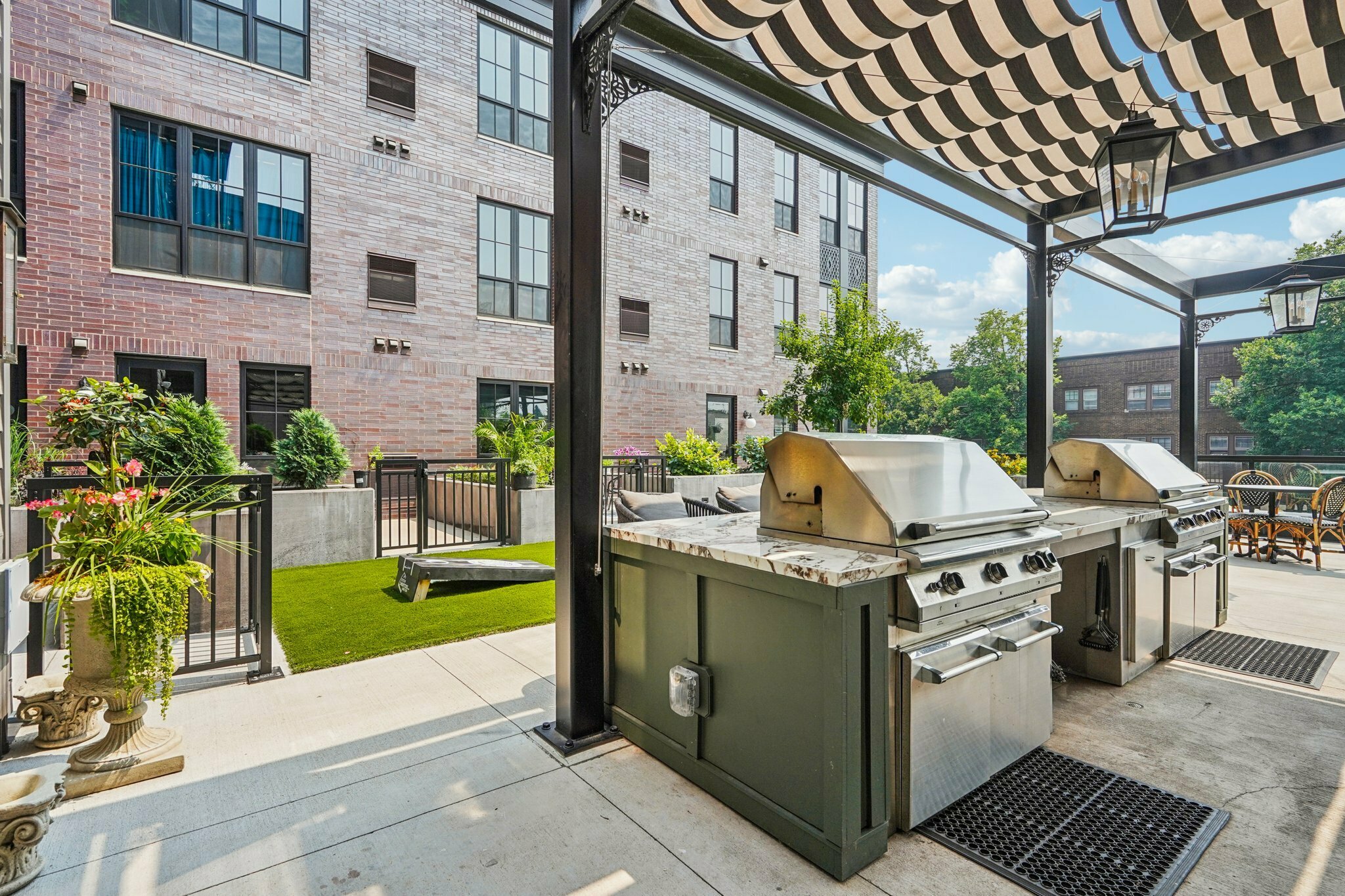 33 web or mls Grand Ave 0208 911