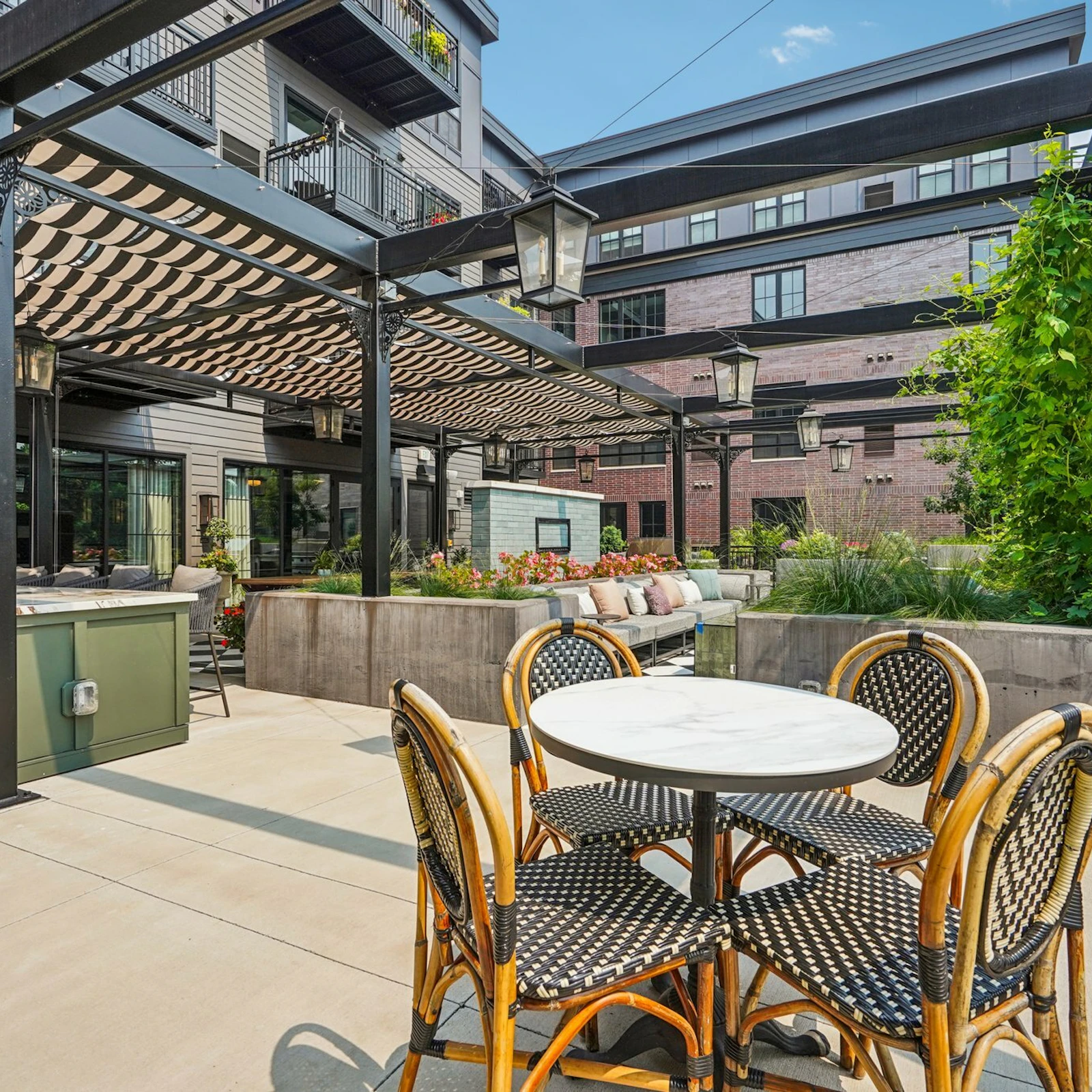 39 web or mls Grand Ave 0208 917