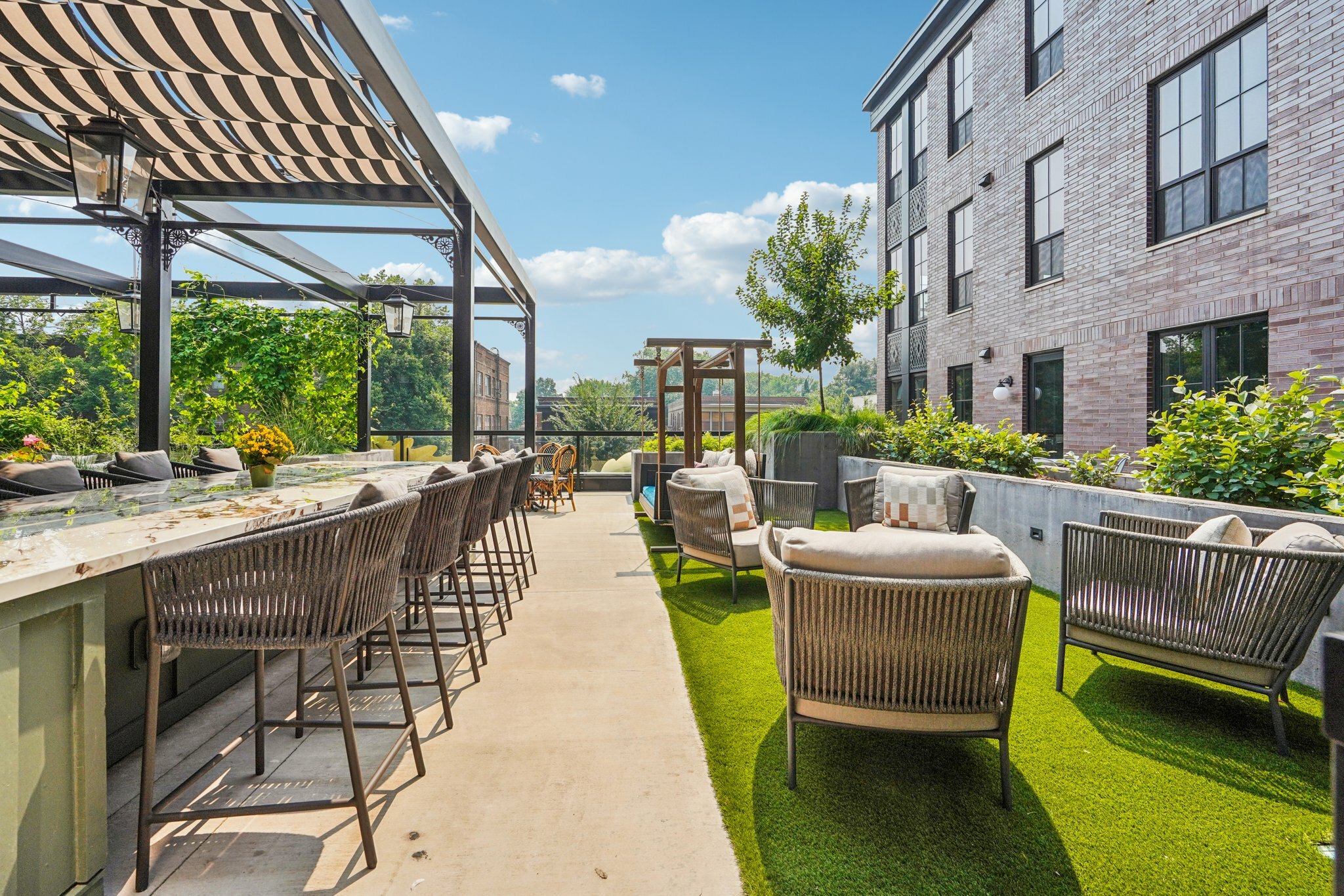 40 web or mls Grand Ave 0208 918