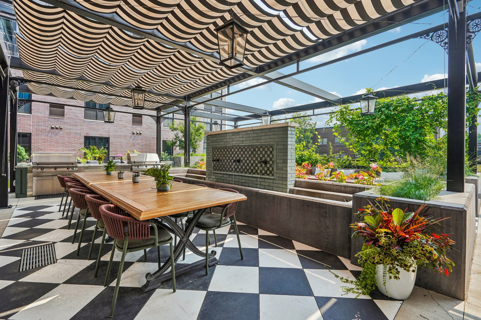 42 web or mls Grand Ave 0208 920